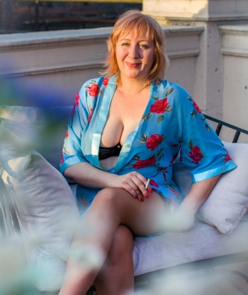 Знойная брюнетка с безупречной фигурой ждет в гости состоятельного и щедрого господина. Я готова исполнить все твои капризы и фантазии. Жажду тебя, звони прямо сейчас! 15500, 45 лет